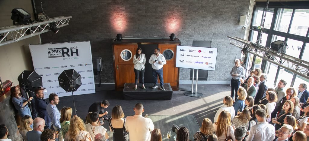 Remise des prix du Grand Prix de la Créativité RH, célébrant les campagnes de communication RH et marque employeur primées de l’Agence WAT, présentée par Laure Schlissinger.